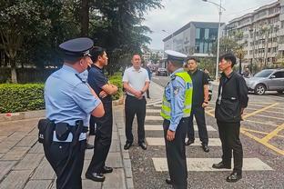 电讯报：阿森纳曼城都在考虑今夏签吉马良斯，纽卡想留人